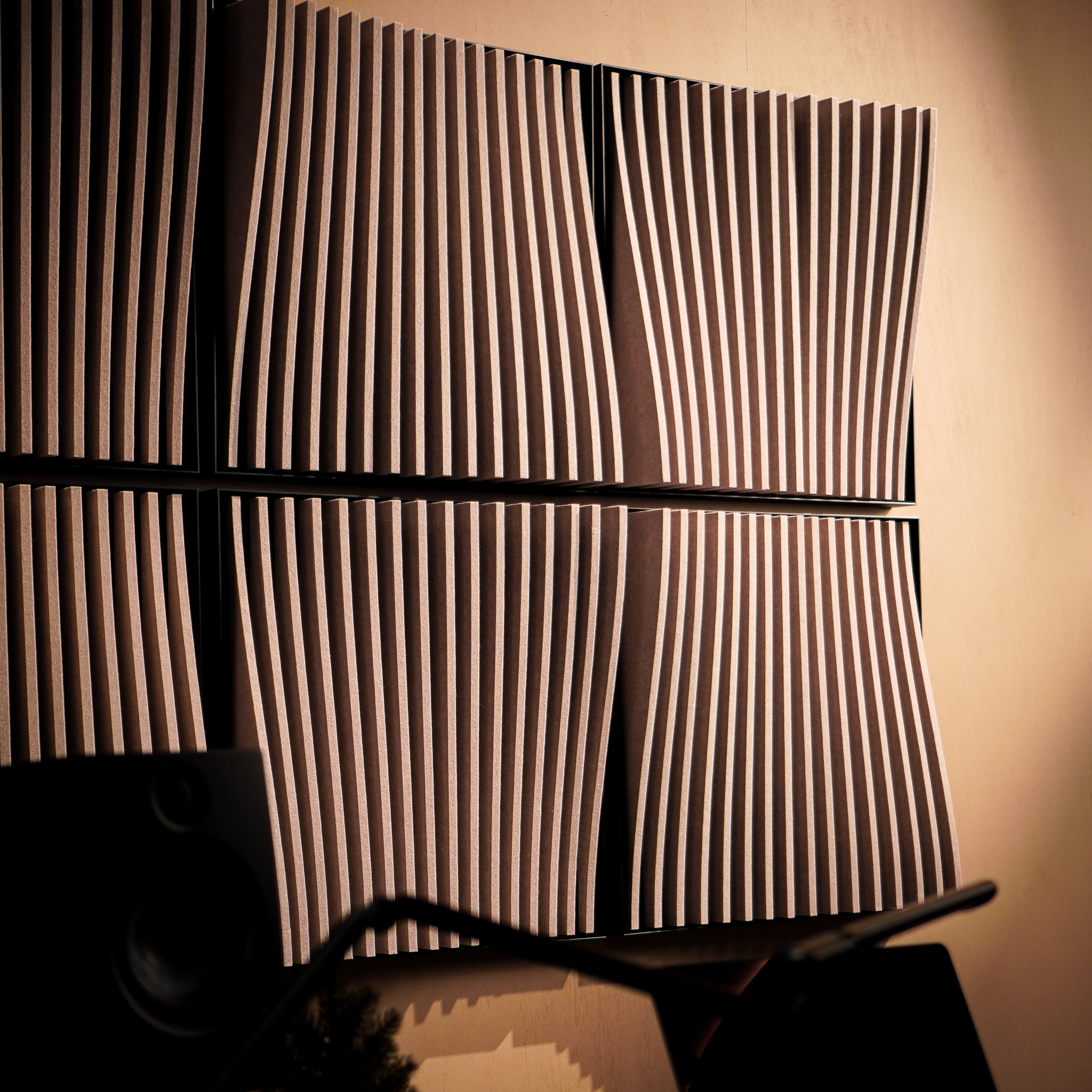 Rhythm Pro 2'x2' 吸音板 – Sandstone Rhythmic Surface